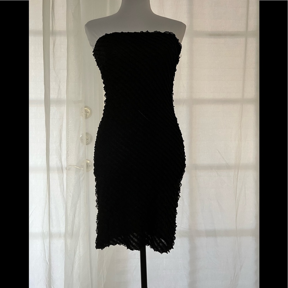 Black Strapless Dress. Stretchy material, bodycon fit. Size L